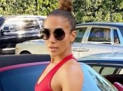 Total-black look: Джей Ло поразила стильным образом