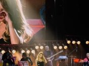 Певица Тина Кароль расплакалась прямо на сцене