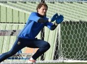 Голкипер сборной Украины получил тортом в лицо