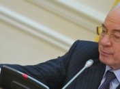 Азаров жалуется на дороги 