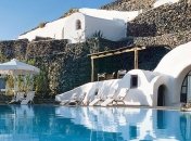 Роскошный отель в Ойя на греческом острове Санторини (Фото)