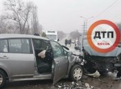 Чудом никто не погиб: сразу девять машин разбились на гололеде под Киевом (фото и видео)