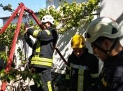 В Николаеве спасатели достали из колодца мужчину