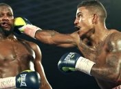 Дважды на одни и те же грабли: боксер побывал в двух нокдаунах после одинаковых ударов (Видео) 