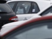 12 автомобилей облили кислотой на стоянке