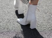 Светлая обувь особенно загрязняется в зимне-весенний период