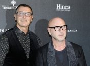 Звезды отказываются от нарядов Стефано Габбана из-за его скандала с Селеной Гомес 