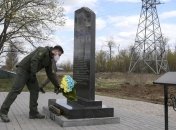 Президент почтил память погибших в результате теракта под Волновахой (Фото)