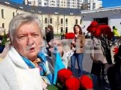 "Почему бы Вам не свалить за поребрик?" В центре Киева 9 мая спели "Катюшу" (видео)