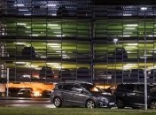 "Напоминало огненный ад": в Норвегии пожар на парковке уничтожил сотни автомобилей