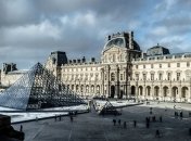 Смягчение ограничений: В Париже возобновляет работу Лувр, закрытый из-за пандемии COVID-19