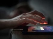 Заряджати телефон вночі - звична справа