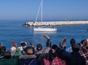 Правительство Италии выполнило свои угрозы: порты для судов с беженцами закрыты