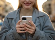 Чому не можна ставити телефон на зарядку на ніч