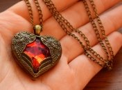 Кулони у вигляді серця знову у тренді