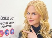 Локоны ушли: Николь Кидман не узнать в коротком парике на съемках нового сериала Apple (фото)