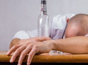 Врачи подсказали, как быстро избавиться от похмелья без таблеток