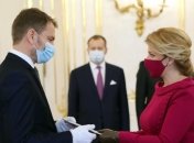 В масках и перчатках: новое правительство Словакии принесло присягу (Фото)