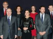 В кожаной куртке и широких штанах: стильный образ от королевы Летиции 