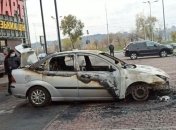 Слышали взрывы: в Киеве полностью сгорело авто Bolt (фото и видео)