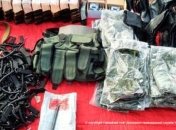 Пограничники обнаружили посылку с военной амуницией (Фото, Видео)