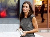 Королева Летиция в старом наряде Hugo Boss на официальном мероприятии