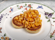 Рецепт золотистых сырников с яблоками