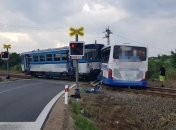У Чехії автобус зіткнувся з потягом