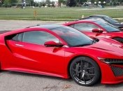 В Сети появились фото красного суперкара Acura NSX