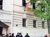 Активисты ОУН и "Бессмертного полка" в Киеве устроили перепалку с дымовыми шашками