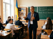 Чередование букв У/В зафиксировано в правописании