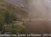 "Повезло парню"  - в Сеть попало видео взрыва трубы на Русановке 