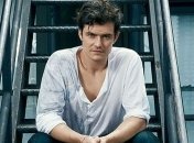 Орландо Блум выложил в сеть горячий снимок с обнаженным торсом 