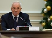 Азаров поручил выполнять соцобязательства во время праздников 