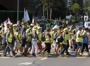 Во французском Нанте "желтые жилеты" подрались с полицией
