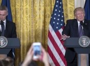 Трамп назвал "безумием" ситуацию в Украине