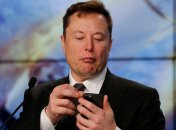 Богатейший человек Земли решил из космоса насолить Илону Маску