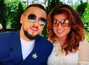 Очень мило: MONATIK'а на репетиции пришла поддержать семья