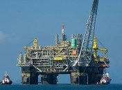 Нефть завершает неделю рекордным падением с начала года
