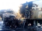 На трассе "Киев-Чоп" в результате ДТП водитель грузовика сгорел заживо