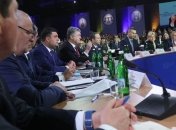 Порошенко: Война на Донбассе еще очень далека от завершения 