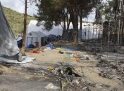 Тысячи мигрантов покинули лагеря беженцев на острове Лесбос