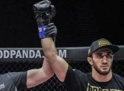 Аж капа вылетела: кикбоксер поймал соперника встречным ударом (видео)