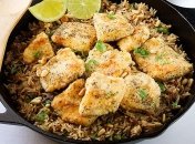 Очень вкусно, ведь рис отлично сочетается с рыбой