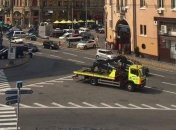 Борьба с нарушителями правил парковки: В Киеве начали круглосуточно работать эвакуаторы