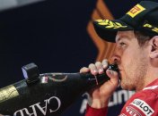 Годовая победа: Феттель завоевал первую победу за 392 дня