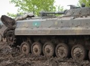 Под Старогнатовкой взорвался украинский БТР, пострадало восемь военных