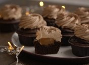 Шоколадные капкейки на Новый год: рецепт десерта от судьи "Мастер Шеф" (видео)