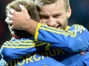 Сидорчук вписал свою фамилию рядом с Гусиным, Зозулей, Ярмоленко