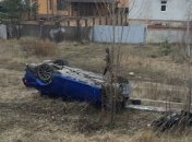 В Киеве Lexus влетел в остановку: погиб мужчина